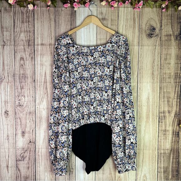 SHEIN Curve Lantern Sleeve Floral Bodysuit - Picture 3 of 8